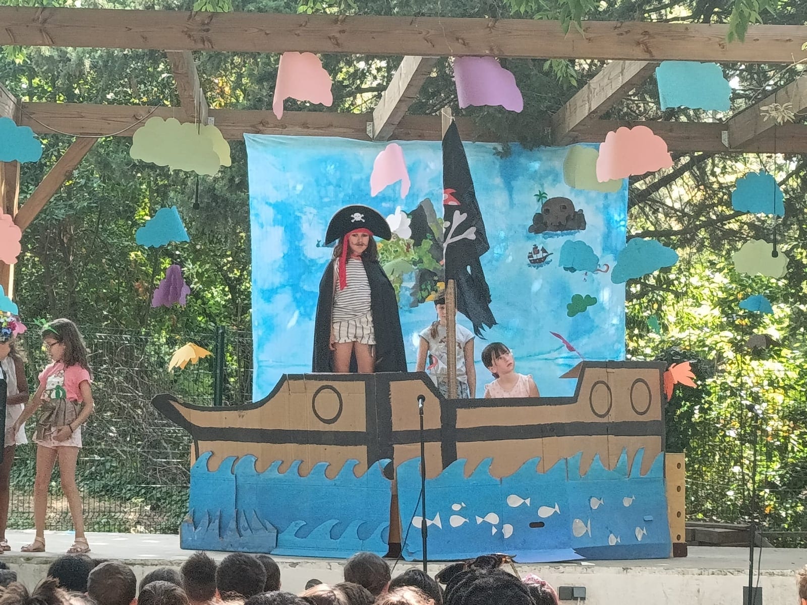Illustration for the article : Peter Pan by the primary and secondary theatre clubs