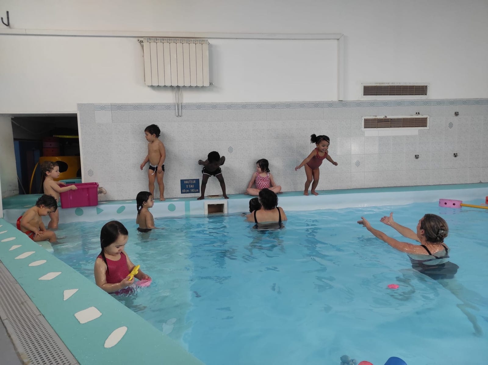 Illustration for the article : A morning of swimming with the Nursery class