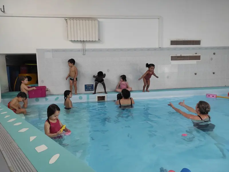 Illustration for the article : A morning of swimming with the Nursery class